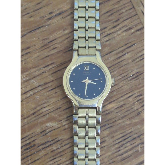 Seiko Accessories - Seiko V401-0091 Gold Tone Women's Watch - New Battery